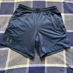 Men’s Large Under Armour Navy Shorts 7 Inch Inseam New